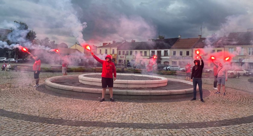 Widzewiacy z Łowicza oddali hołd uczestnikom Powstania Warszawskiego (film)