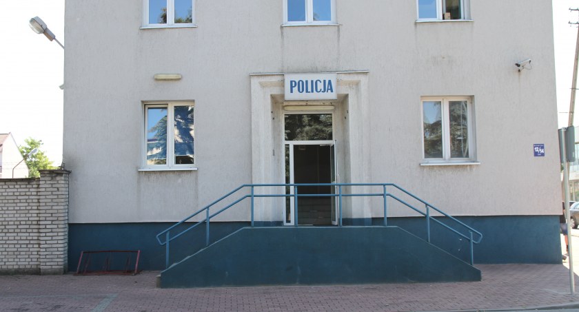 Okradziono dom pod Łowiczem. Łupem padły pieniądze i biżuteria