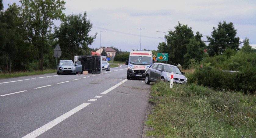 Łowicz. Zdarzenie drogowe na ul. Prymasowskiej AKTUALIZACJA