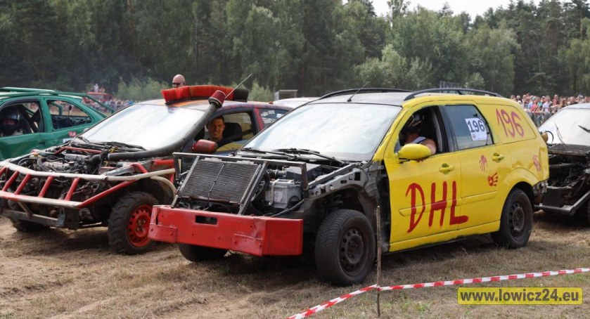 Szalony wyścig wraków w Chąśnie Drugim (foto, film)