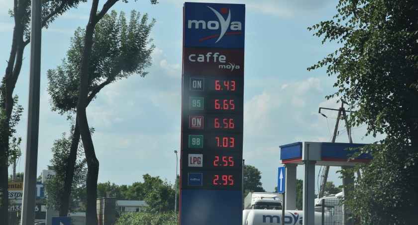 Ceny paliw mogą odczuwalnie wzrosnąć. Za ile zatankujemy w Łowiczu?