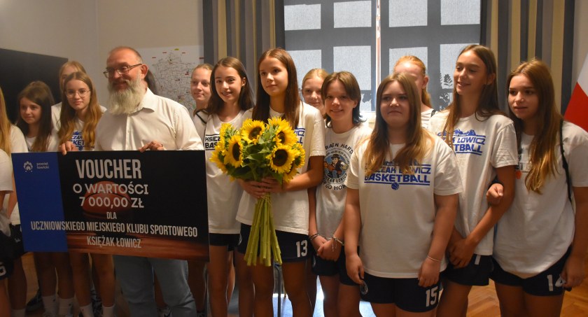 Koszykarki Księżaka Łowicz z dofinansowaniem ze starostwa (foto)