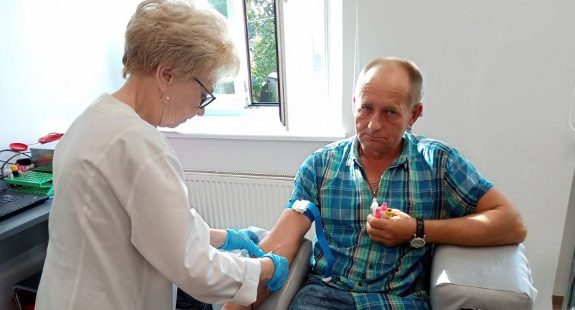 Zbiórka krwi w Łowiczu. Mieszkańcy pomagają Krzysztofowi Wrońskiemu (foto)