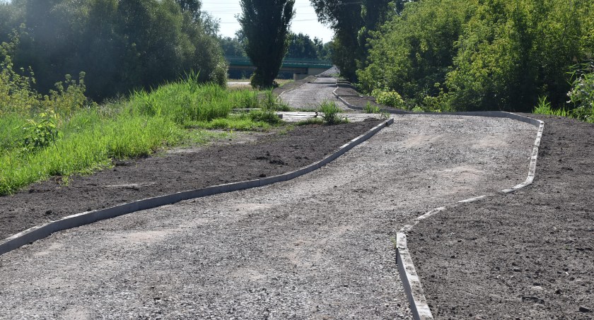 Jak przebiegają prace związane ze ścieżką pieszo-rowerową na wałach? (foto)