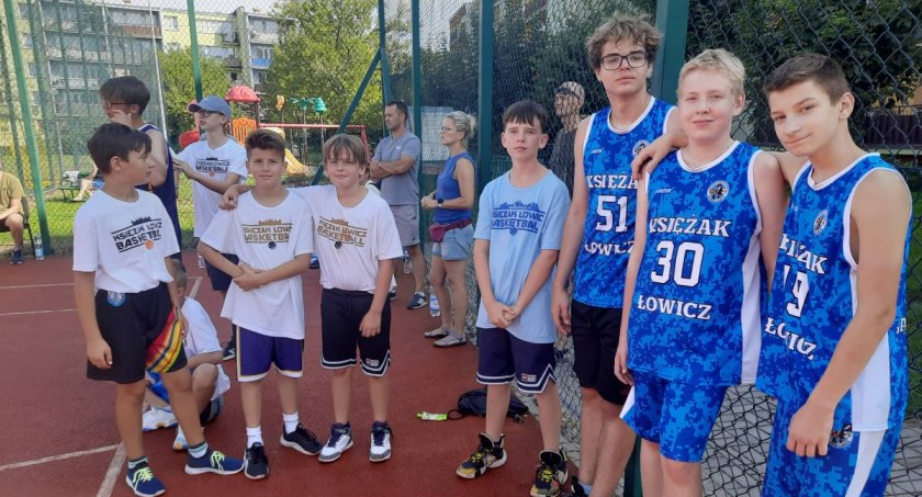 Zacięta walka w Zatorze Basket w Łowiczu (foto, film)