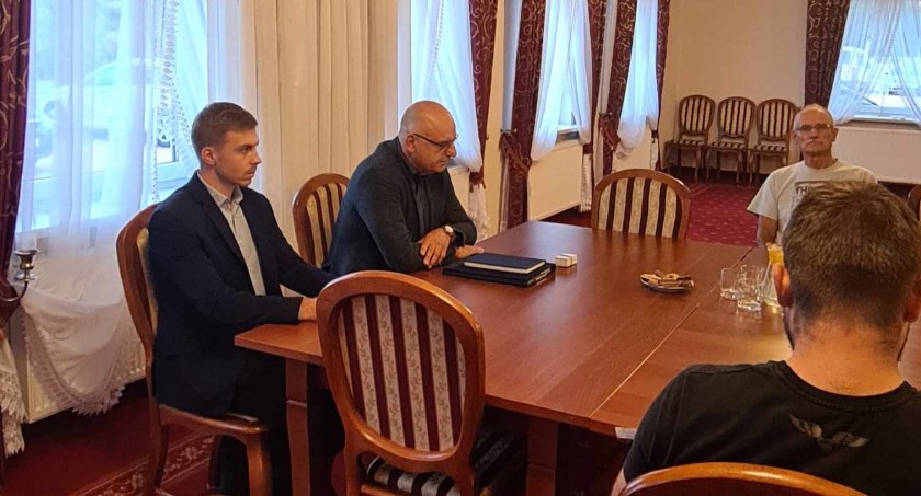 Łowicz. Spotkanie z kandydatami Konfederacji w wyborach parlamentarnych