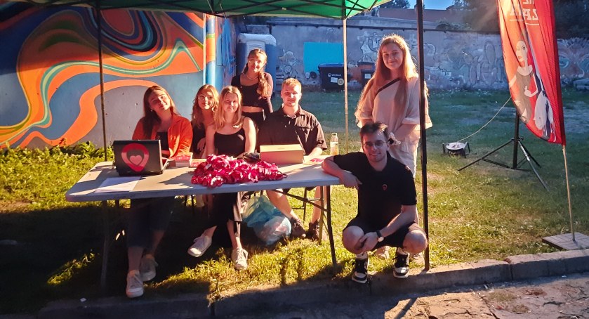 Łowicz. Latino party na dziedzińcu Łowickiego Ośrodka Kultury (foto)