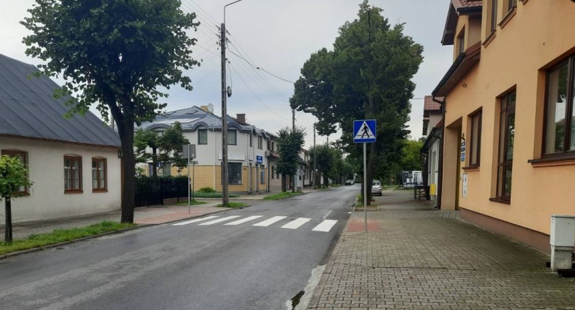 Nowe przejście dla pieszych przy łowickiej szkole (foto)