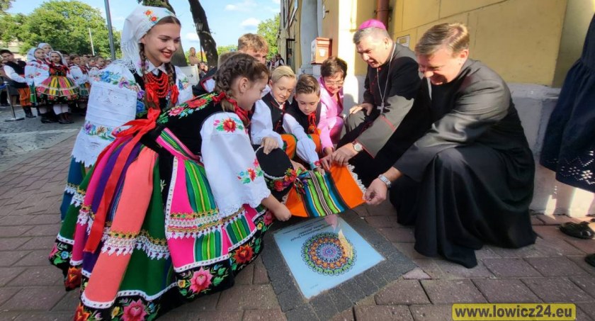 Łowicz. Odsłonięto kolejne Gwiozdy Łowickie (foto, film)