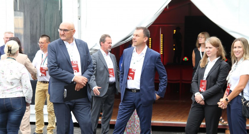 Łowicz. Otwarcie nowej linii produkcyjnej w zakładzie Agros Nova i premiera muralu (foto, film)