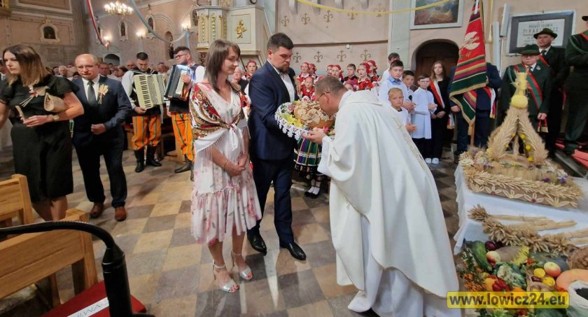 Dziękowali za plony. Dożynki w Kiernozi (foto, film)