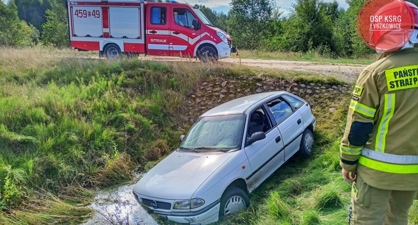 Samochód w rowie, kierowcy brak! 