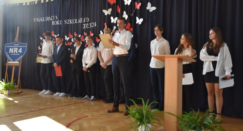 Inauguracja roku szkolnego 2023/2024 w Ekonomiku (foto,film)