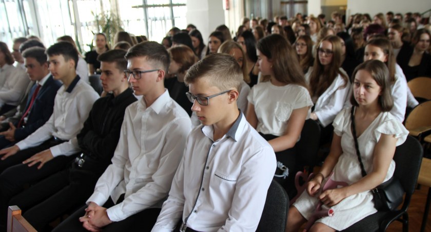 Rozpoczęcie roku szkolnego w II Liceum Ogólnokształcącym w Łowiczu (foto)