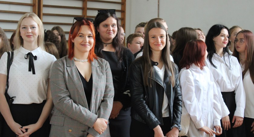Uroczyste rozpoczęcie roku szkolnego w Zduńskiej Dąbrowie (foto)