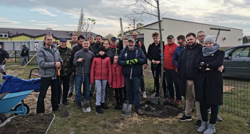 Kwitnące place zabaw na łowickich Górkach