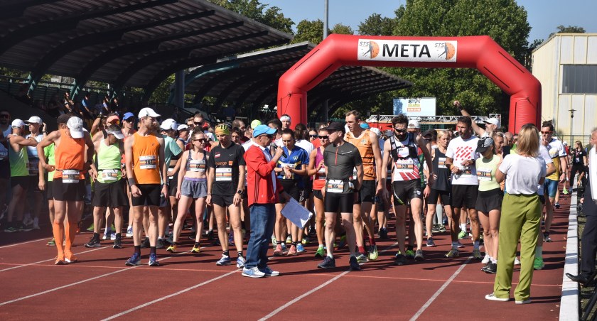 Frekwencja dopisała podczas Łowickiego Półmaratonu Jesieni (foto,film)[WYNIKI]