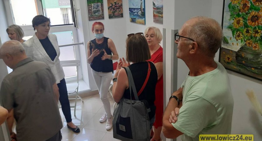 “Z wyobraźni i nie tylko”, czyli wystawa prac Bogumiły Jagody w bibliotece w Zdunach