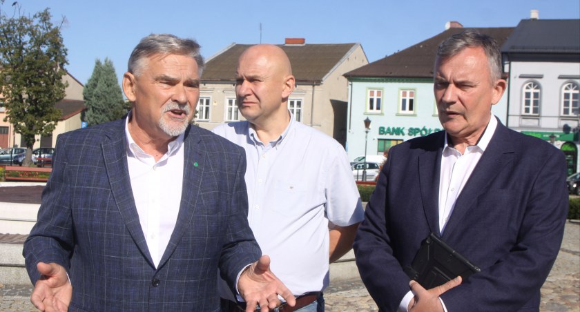 Łowicz i okolice. Skradziono banery wyborcze polityków PSL-u