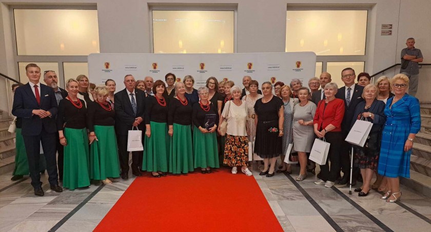 Łowicki Uniwersytet Trzeciego Wieku na Gali Senior Plus 2023 (foto,film)