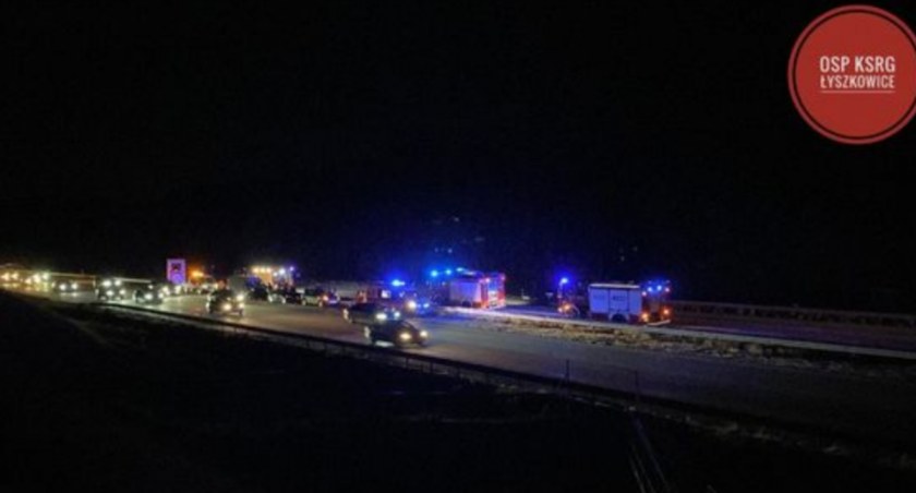 Kolizyjny weekend na autostradzie A2. Przyczyna ta sama