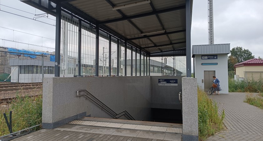 Czy szyny dla rowerów wrócą do przejścia podziemnego? PKP PLK odpowiada 
