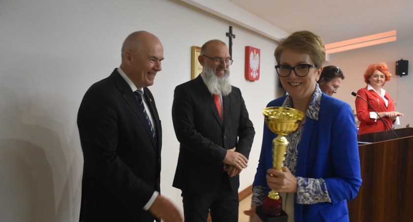 Doceniono najlepsze szkoły we współzawodnictwie sportowym w roku szkolnym 2021/2022 i 2022/2023 (foto)