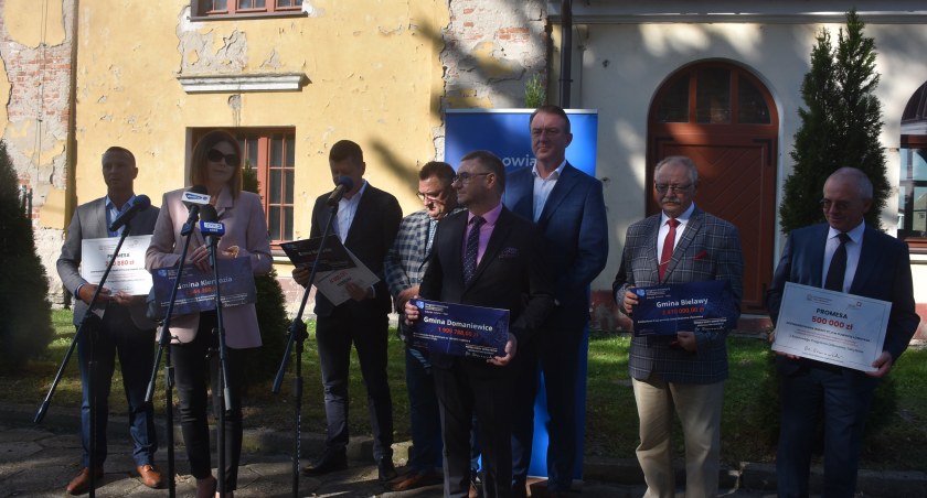 Kilka milionów złotych trafi do Powiatu Łowickiego na ratowanie zabytków (foto,film)