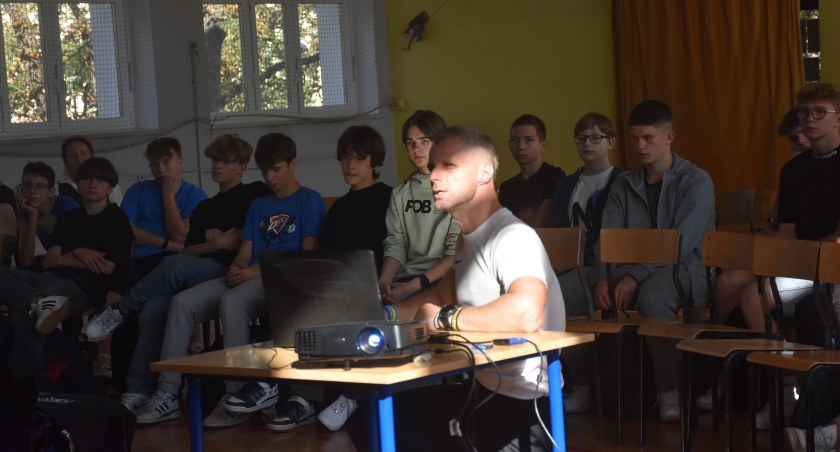 Wyjątkowa niespodzianka dla mężczyzn z Ekonomika z okazji Dnia Chłopaka (foto,film)