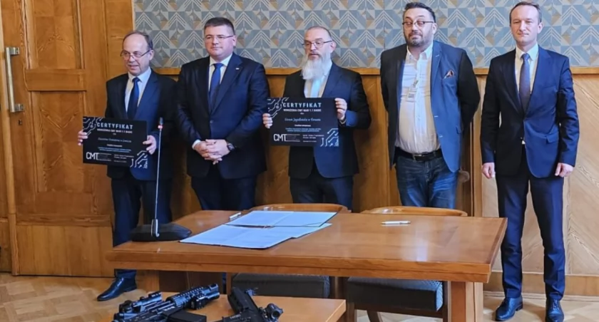 Uczniowie z Podrzecznej przetestują elektroniczną replikę broni palnej!