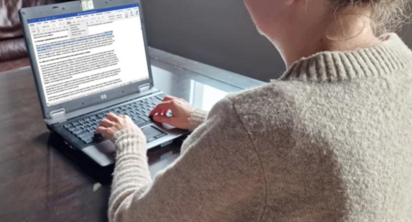 Kiedy czwartoklasiści z łowickich podstawówek otrzymają darmowe laptopy?