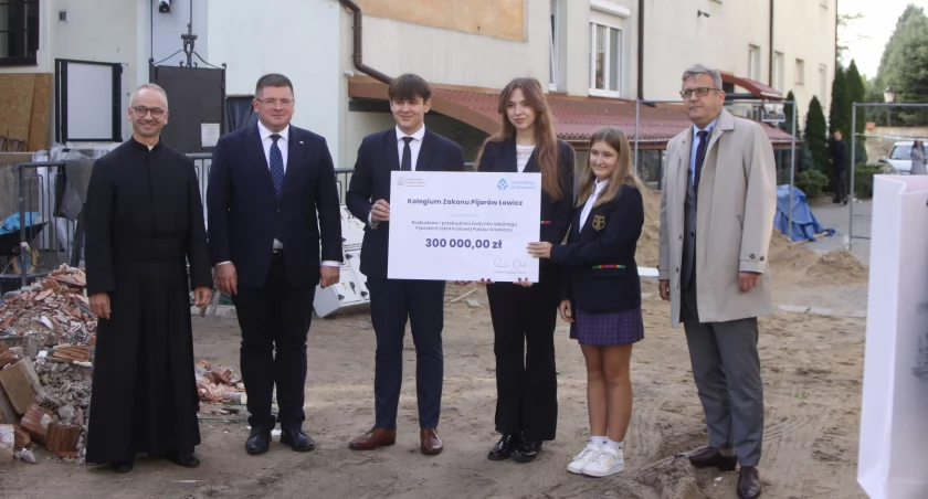 Łowicz. Szkoła pijarska z kolejną dotacją na rozbudowę (foto, film)