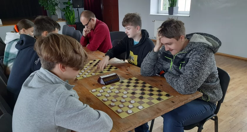 Zduny. Otwarte mistrzostwa w warcabach stupolowych (foto, film)