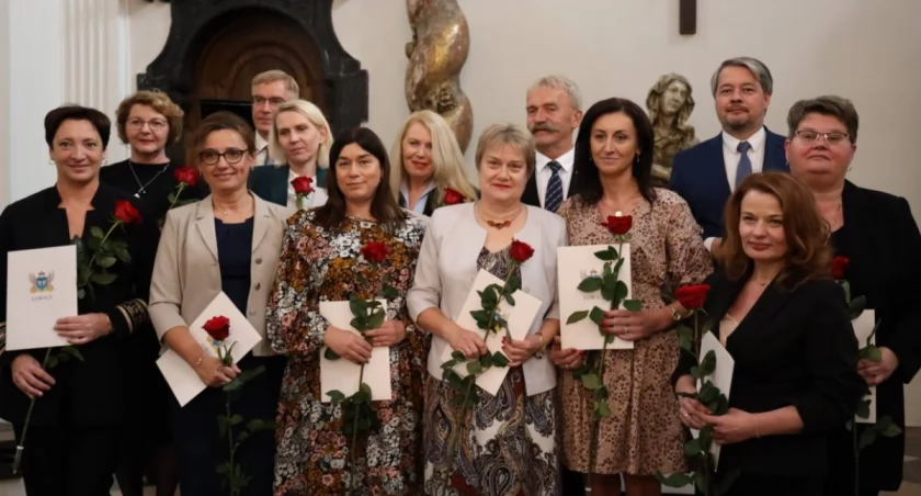 Do kogo trafią nagrody Burmistrza Łowicza z okazji Dnia Nauczyciela?