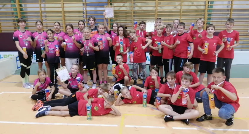 II miejsce reprezentantek UKS GOK Zduny w Łódzkiej Lidze Unihokeja (foto)