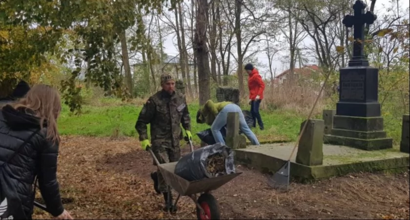 Tego by chciał Piotr Wysocki. Będą porządkować cmentarz prawosławny - AKCJA ANULOWANA!