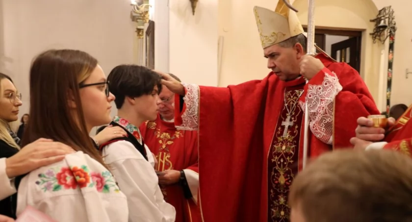 Bierzmowanie w parafii pw. św. Bartłomieja Apostoła w Domaniewicach (foto)