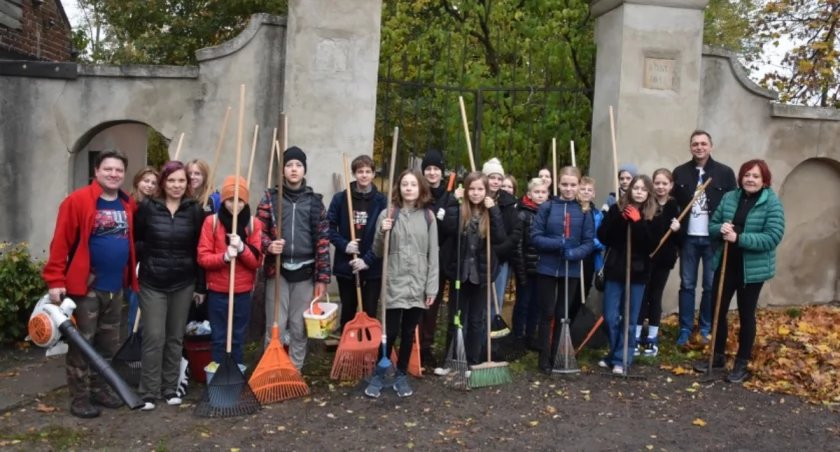 Po raz drugi posprzątają groby na Cmentarzu Ewangelicko - Augsburskim