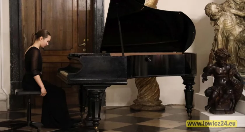 Utalentowani pianiści wystąpili w łowickim muzeum (foto, film)