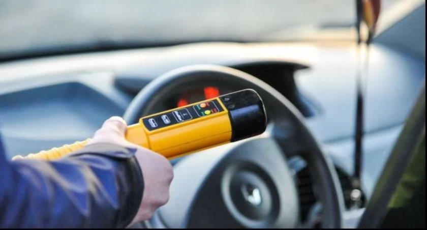 Kierowcy bmw i opla zatrzymani z promilami