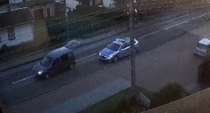 Pościg niczym z filmu na łowickich drogach! Kierowca na koniec staranował radiowóz! (film)