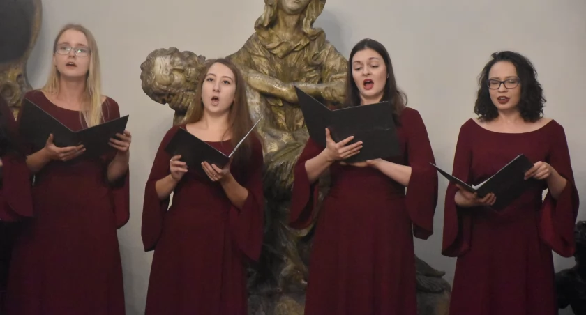 Ogólnopolski Festiwal Muzyki Chóralnej odbył się w łowickim muzeum (foto,film)