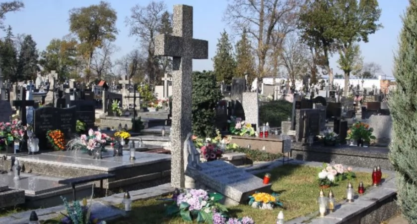 Wszystkich Świętych i Zaduszki w Łowiczu. Porządek Mszy świętych na cmentarzach i w kościołach