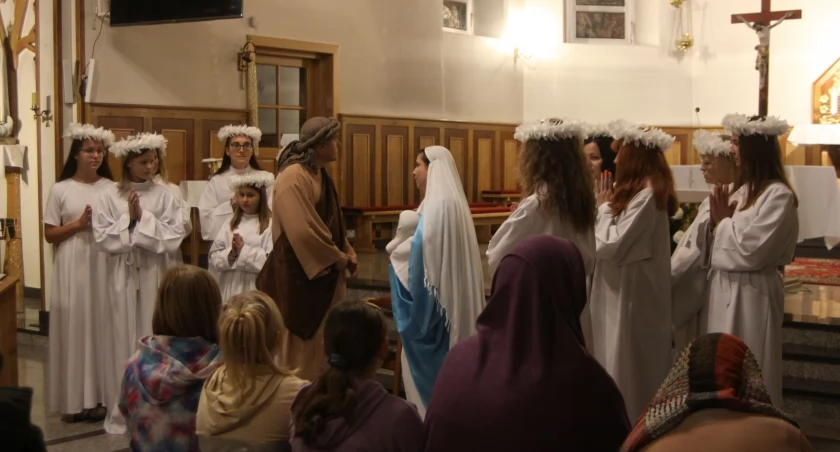 Łowicz. Różaniec z grupą (Nie)Zwykły Teatr (foto, film)
