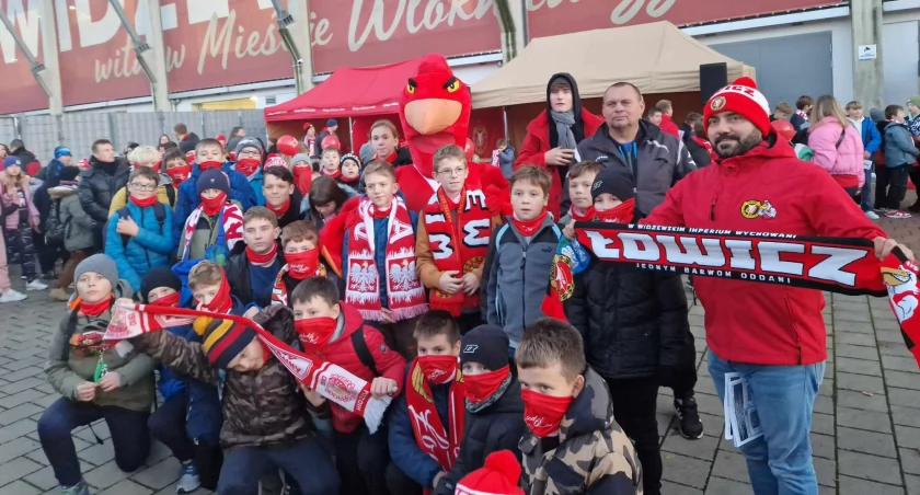 Młodzi z Serca Łodzi. Uczniowie podłowickich szkół na meczu Widzewa