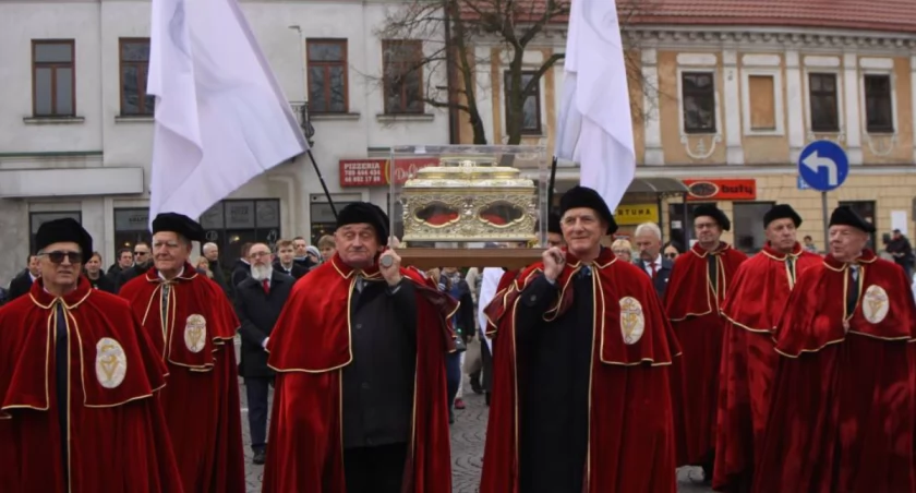Łowicz. Zbliżają się uroczystości ku czci św. Wiktorii, ulicami miasta przejdzie procesja