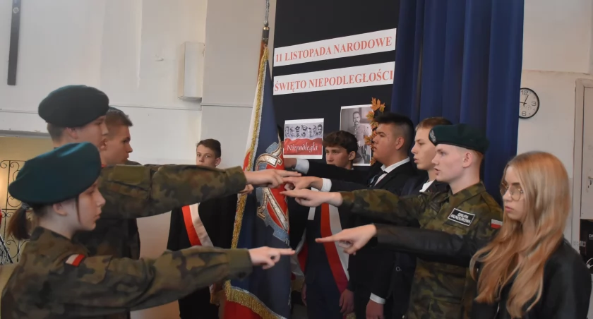 Ślubowanie klas pierwszych z ZST w Łowiczu (foto,film)