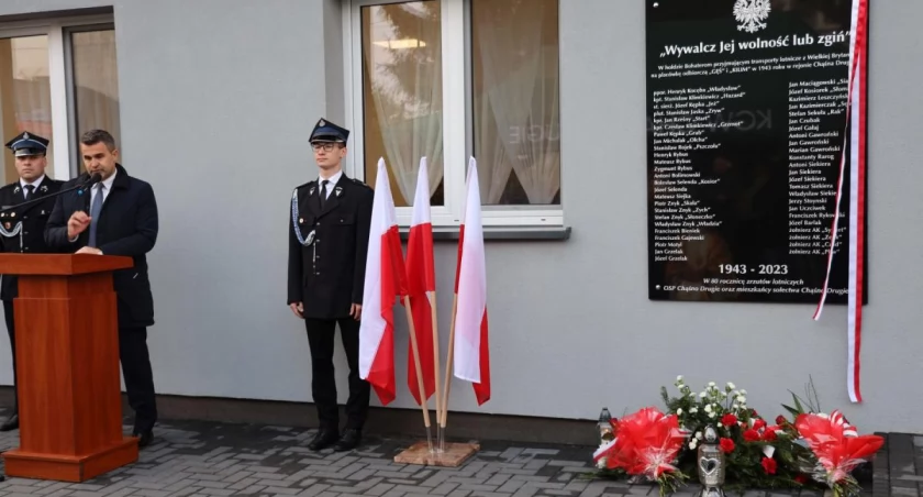 Chąśno. Uroczystości upamiętniające 80-rocznicę przyjmowania zrzutów lotniczych (foto)