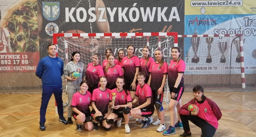 Żeńska reprezentacja z Blichu najlepsza w szczypiorniaka
