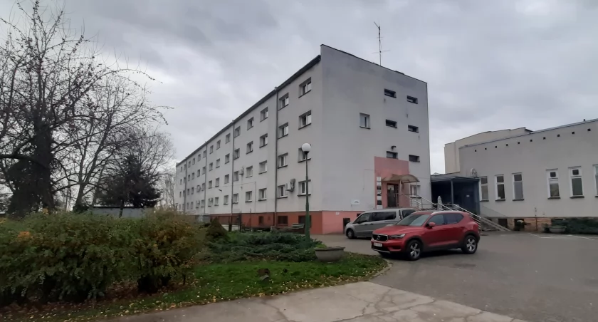 Łowicz. Ilu obywateli Ukrainy mieszka przy ul. Kaliskiej 5? Jakie są koszty utrzymania uchodźców?